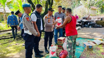 Kapolsek Salapian Salurkan Bantuan kepada Korban Kebakaran, Wujud Kepedulian Polri