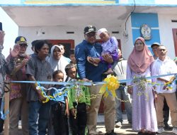 Bedah Rumah Selesai, Bupati Deli Serdang Serahkan Kunci dan Sertifikat Tanah Warga di Dua Kecamatan