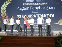 Wabup Samosir Terima Piagam Penghargaan dari Menteri Hukum RI