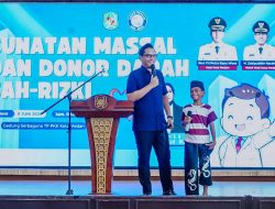Rico Waas Bawa Keceriaan di Sunat Massal Sah-Rizki, 42 Anak Ikut dan Ibu Tunggal Terima Santunan