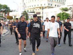 Rico Waas Bersama Exco PSSI Arya Sinulingga dan Dandim Membaur di CFD, Sapa Warga Medan