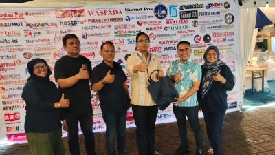 Rico Waas Kunjungi Stan PWPM di Bazaar Kuliner UMKM APEKSI 2026, Borong Produk Lokal dan Doakan Sukses