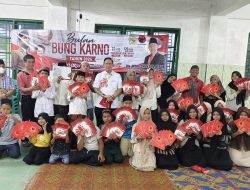 Wong Chun Sen Rayakan Bulan Bung Karno dengan Berbagi Buku dan Santunan untuk Anak Yatim