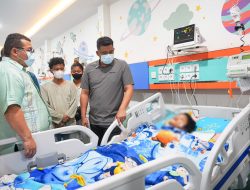 Gubernur Bobby Jenguk Siswi SMKN 1 Berastagi yang Dirawat Intensif, Minta Kasus MBG Tak Berulang