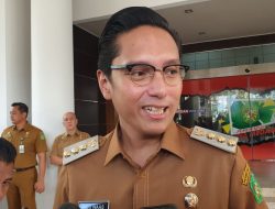Rico Waas Nonaktifkan Lurah AUR, Tegaskan Tak Ada Toleransi bagi Penyalahgunaan Wewenang
