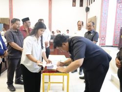 Bupati Samosir Bersama DPRD Tetapkan Perda Pertanggungjawaban Pelaksanaan APBD 2025 dan Perda Pengelolaan Sampah