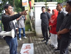 Usai Rapat Paripurna Mendengarkan Pidato Presiden, Ketua DPRD Langkat Temui Pengunjuk Rasa Tunggal Adi Nugraha