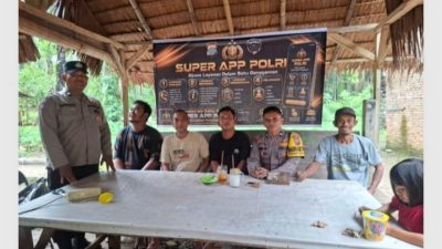 Polsek Salapian Sosialisasikan Aplikasi Super APP Polri Kepada Masyarakat