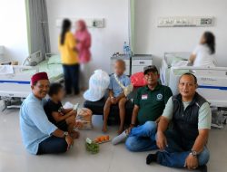 Mewakili Ketum Komnas PA, LPA Deli Serdang Jenguk Anak Korban Kekerasan Asal Dairi di RS Haji Medan