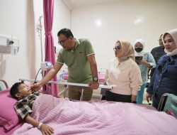 Bupati Pantau Kondisi Khairul, Penanganan Medis Terus Dilakukan