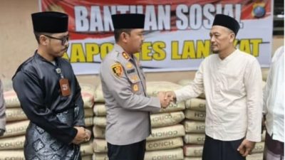 Kapolres Langkat Beri Bantuan Material Kepada BKM Mesjid Al-Ikhlas