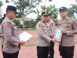 Pimpin Apel Pagi, Kapolres Langkat Beri Penghargaan kepada Personel Berprestasi