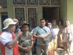 Polri Bersama Masyarakat, Polsek Besitang Salurkan Bantuan untuk Korban Banjir