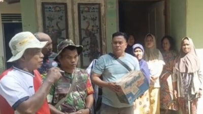 Polri Bersama Masyarakat, Polsek Besitang Salurkan Bantuan untuk Korban Banjir